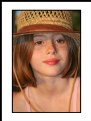 Picture Title - Retrato con sombrero de paja