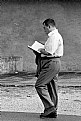 Picture Title - passeggiare leggendo